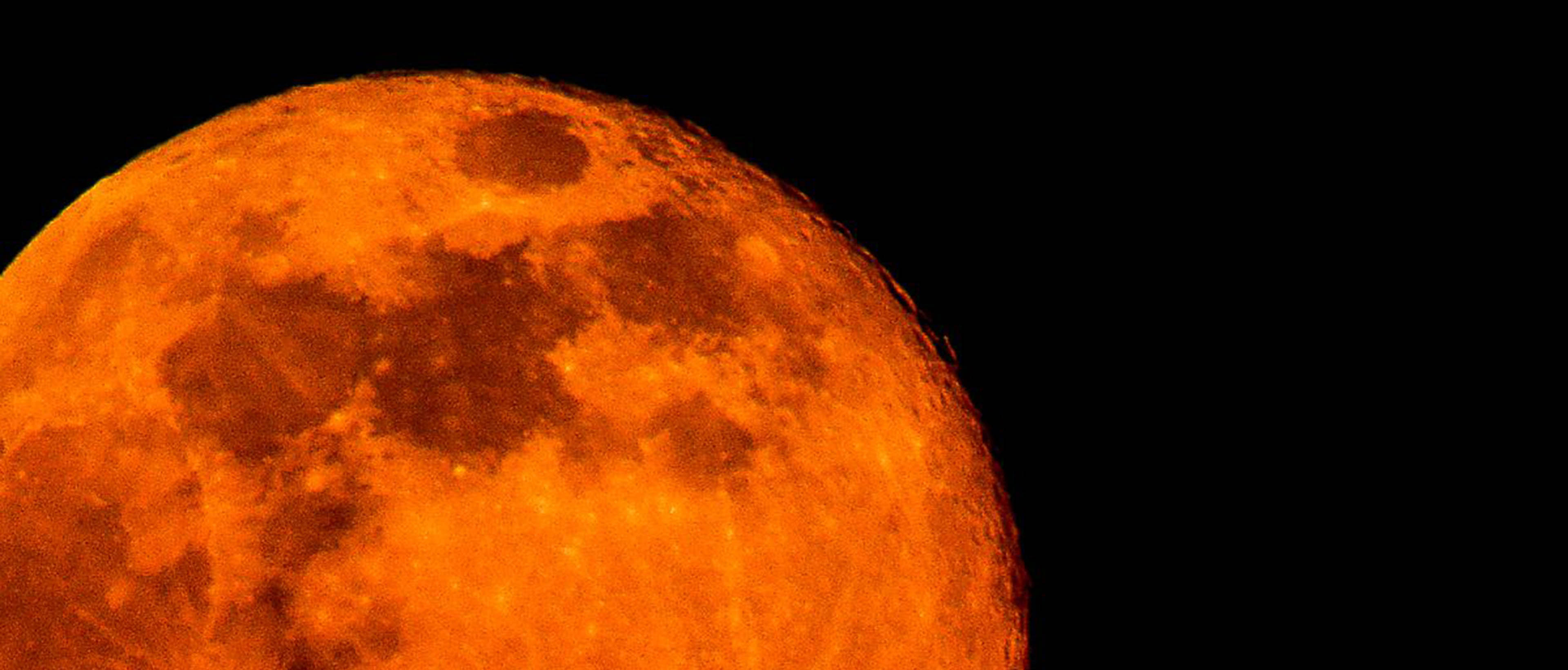 Didascalies 2022 - lune rousse