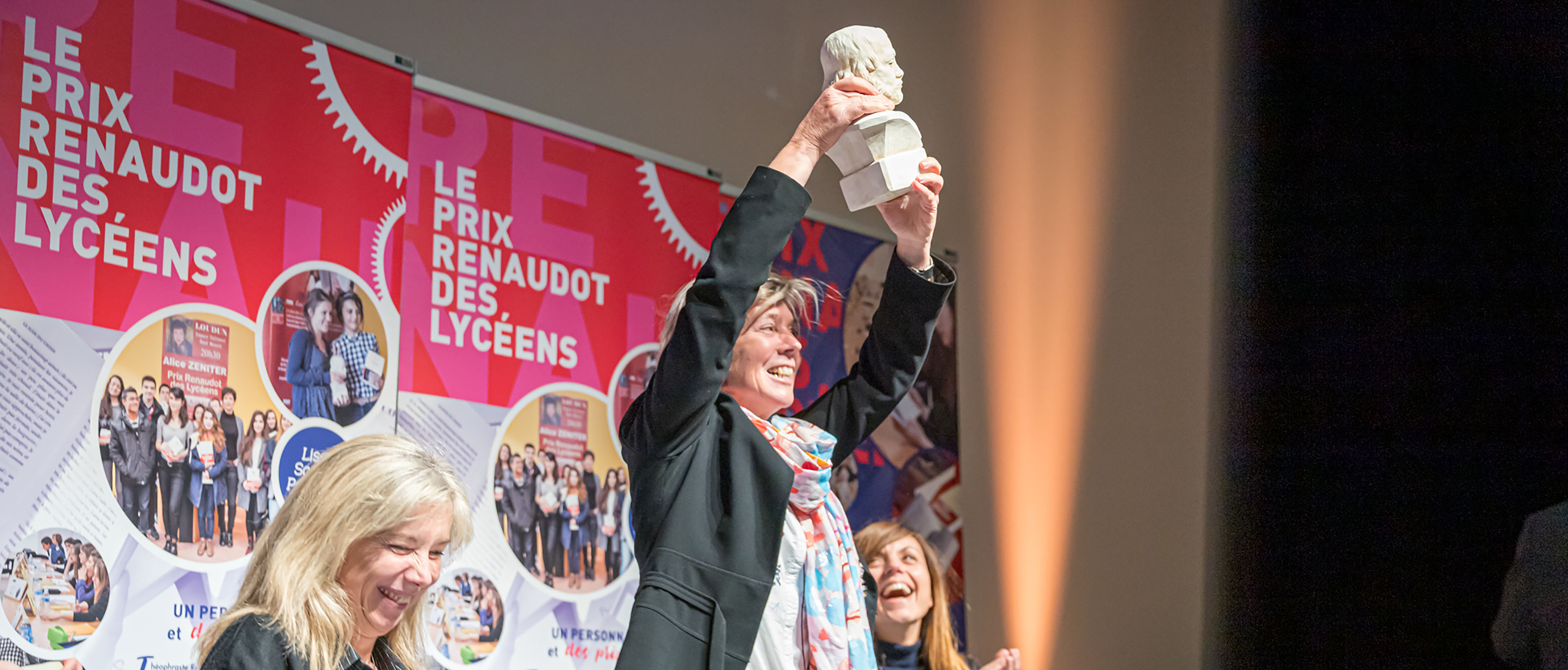 Prix Renaudot des lycéens 2022 - la lauréate Sandrine Collette lors de la remise des prix