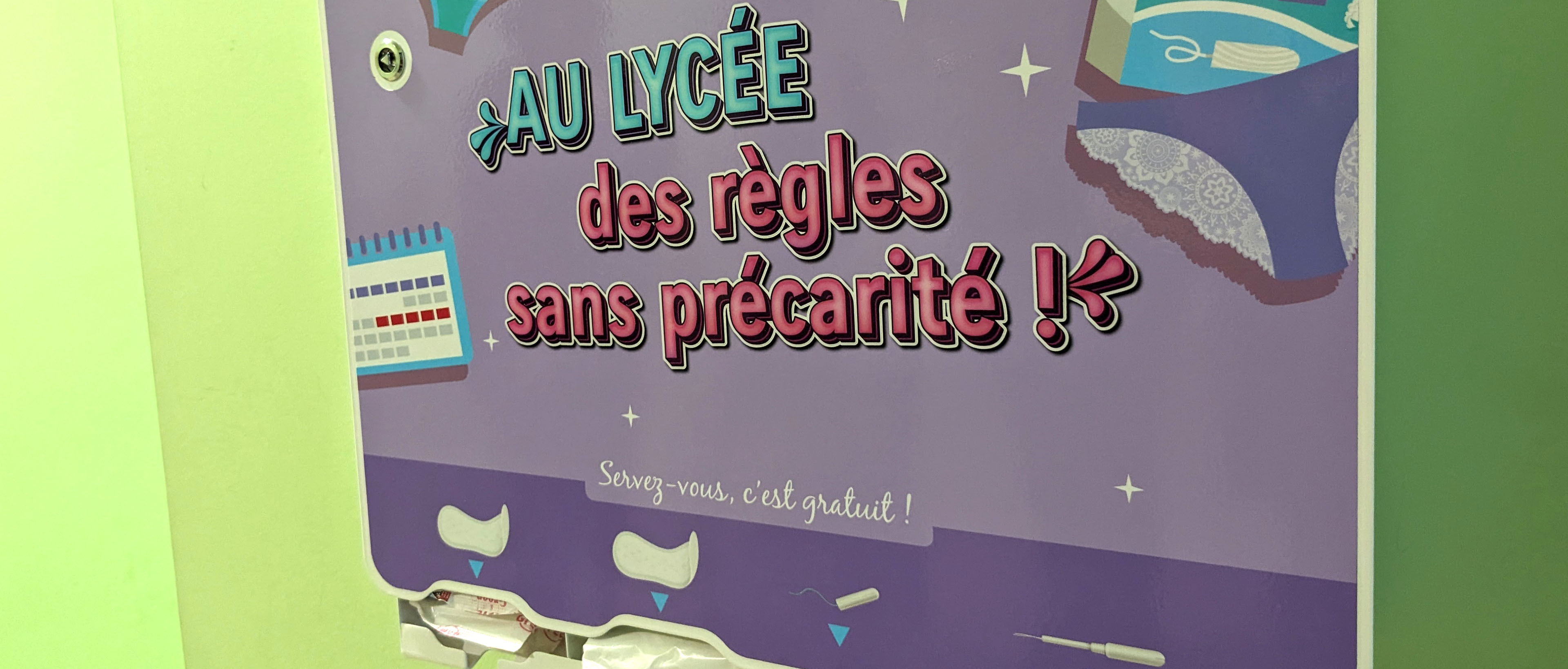 Les distributeurs de protections périodiques installées au lycée de Libourne