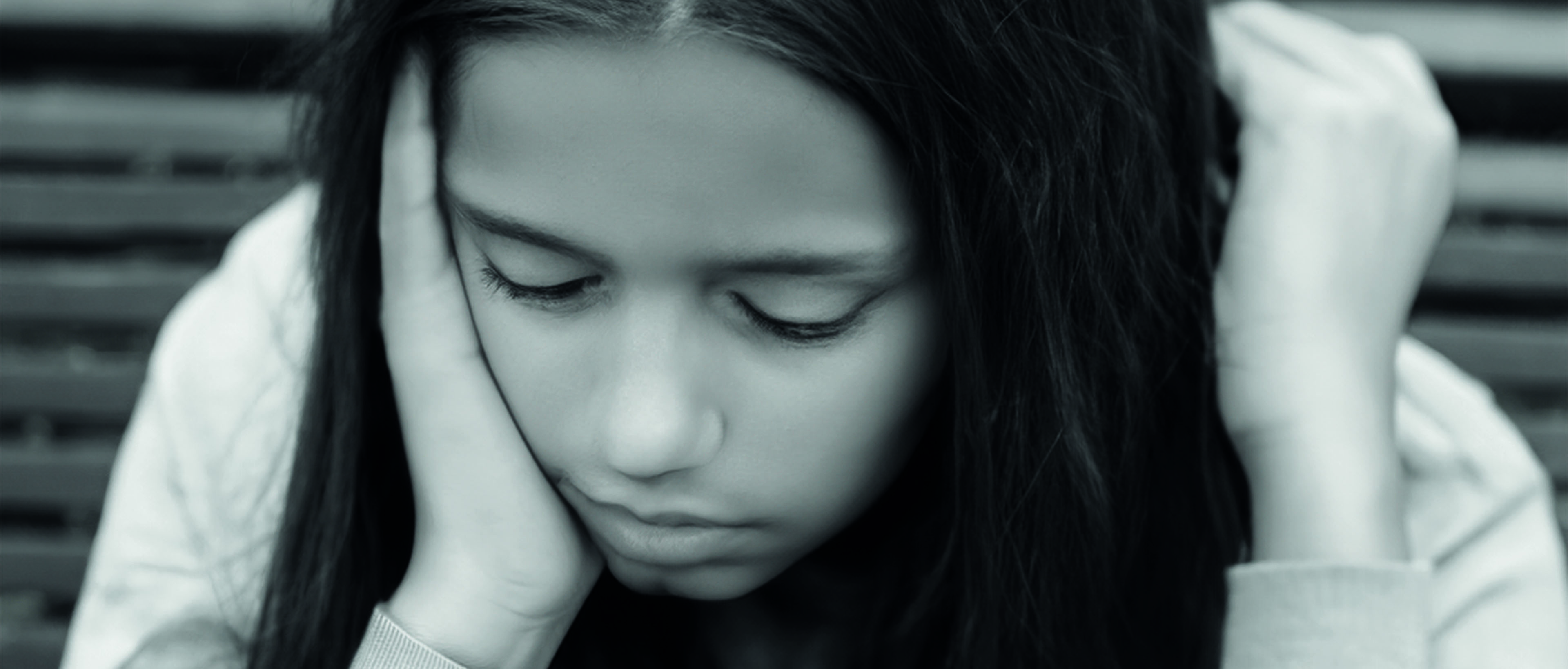 portrait jeune fille triste