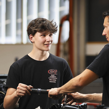 Se former aux métiers qui recrutent avec  l'apprentissage