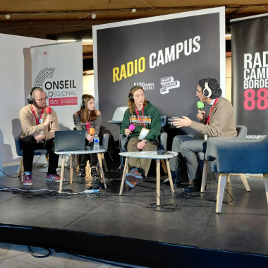 Education aux médias : des lycéens aux Tribunes de la presse 