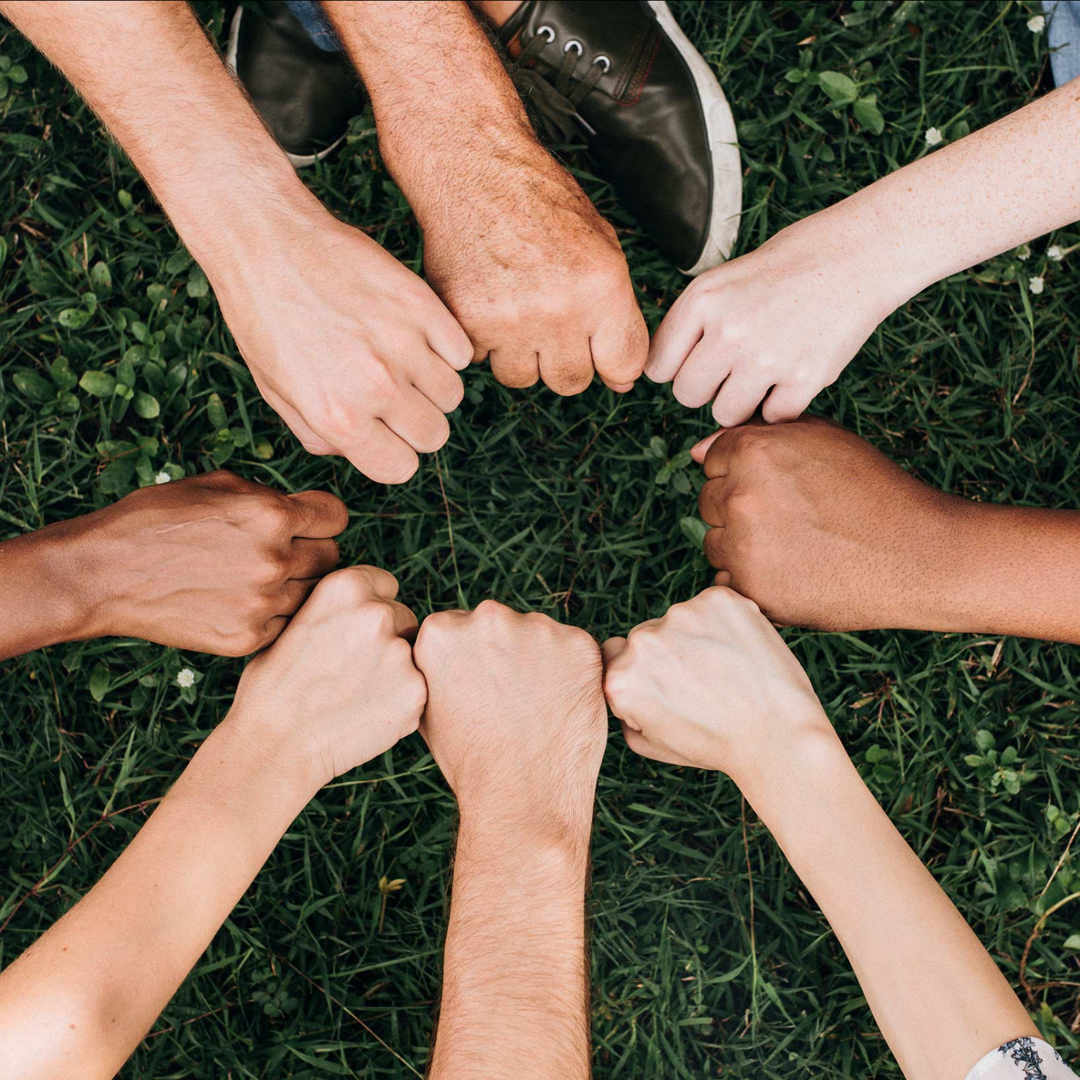 engagement avec les mains en cercle