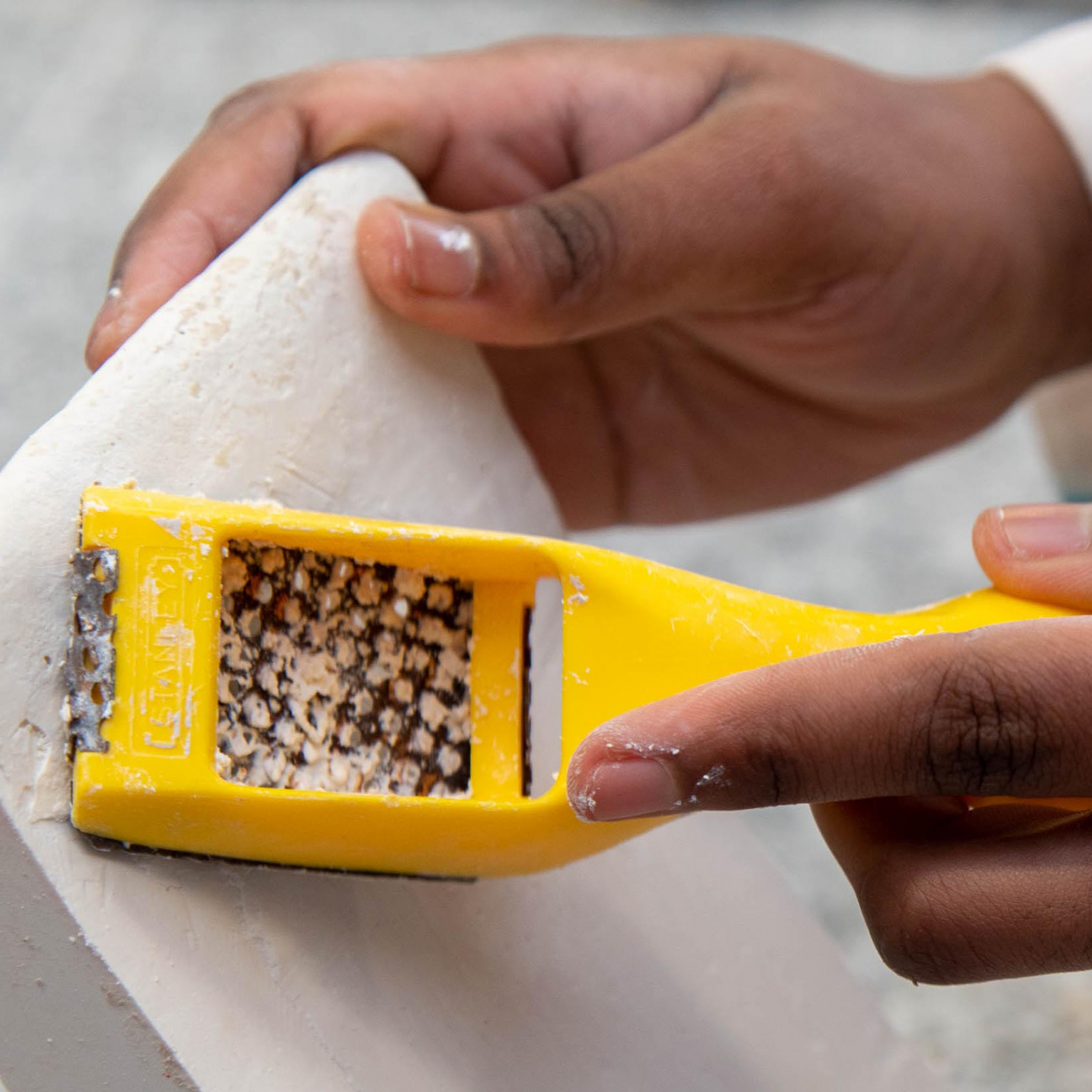 Travail de la porcelaine - gros plan outil