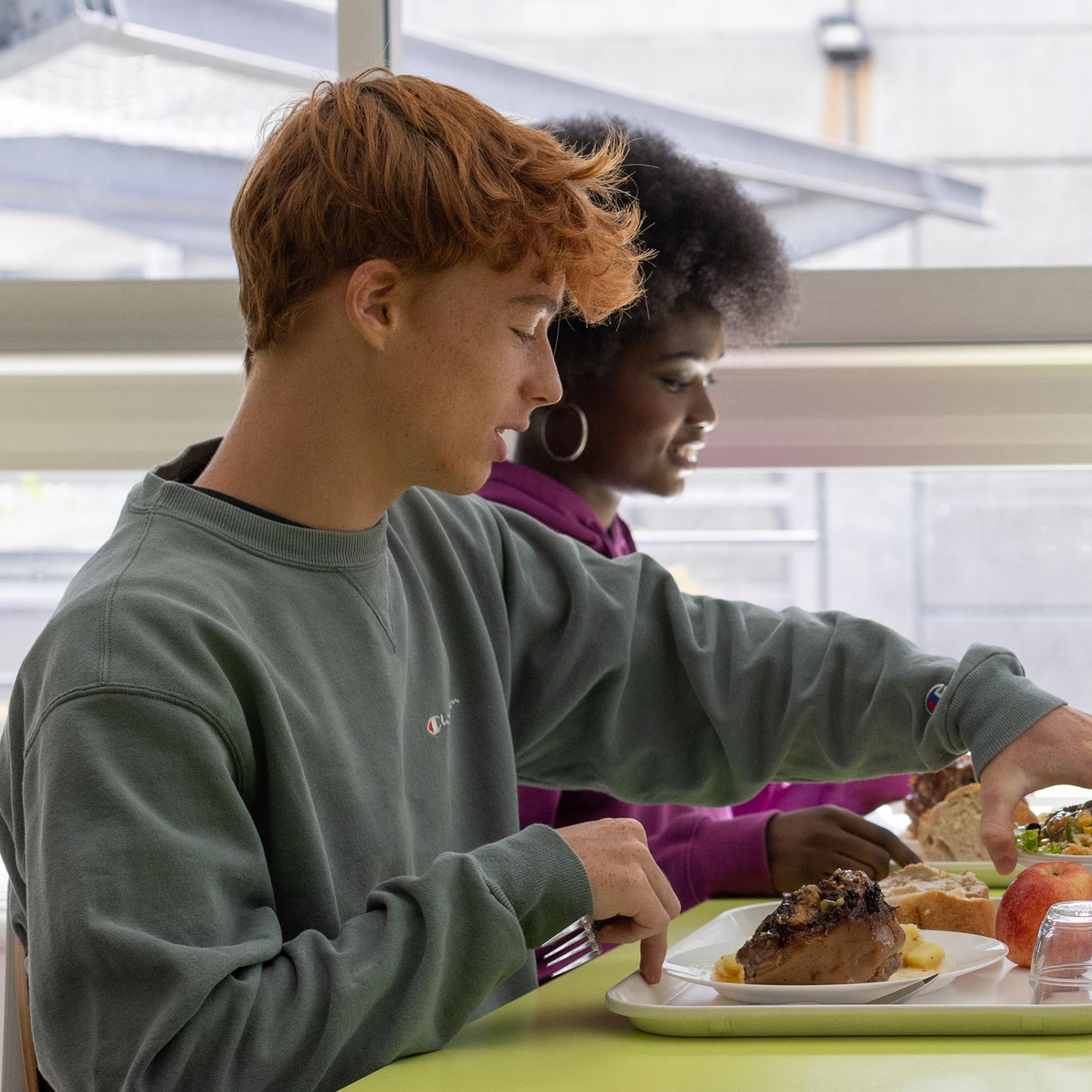 Lycéens à la cantine