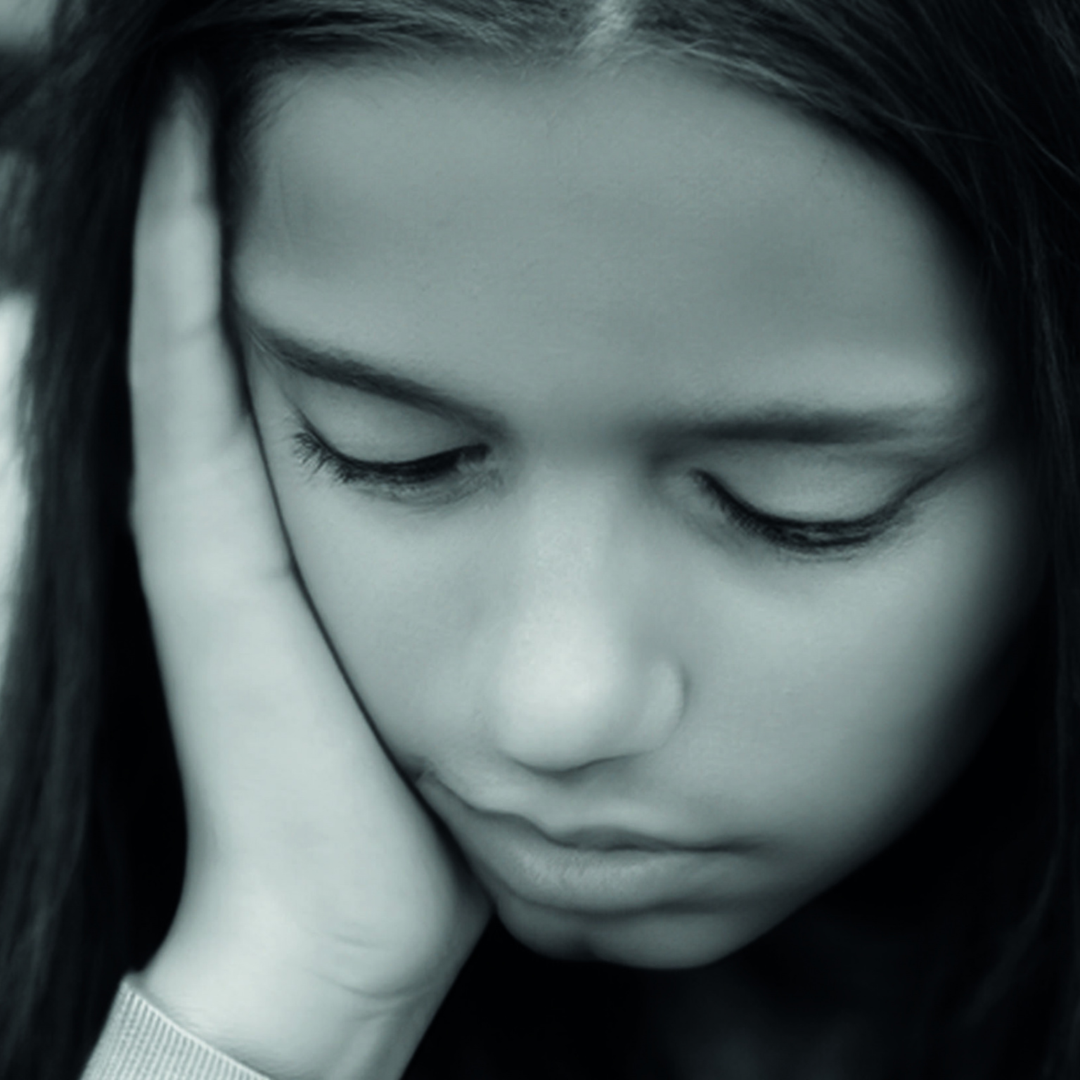 portrait jeune fille triste