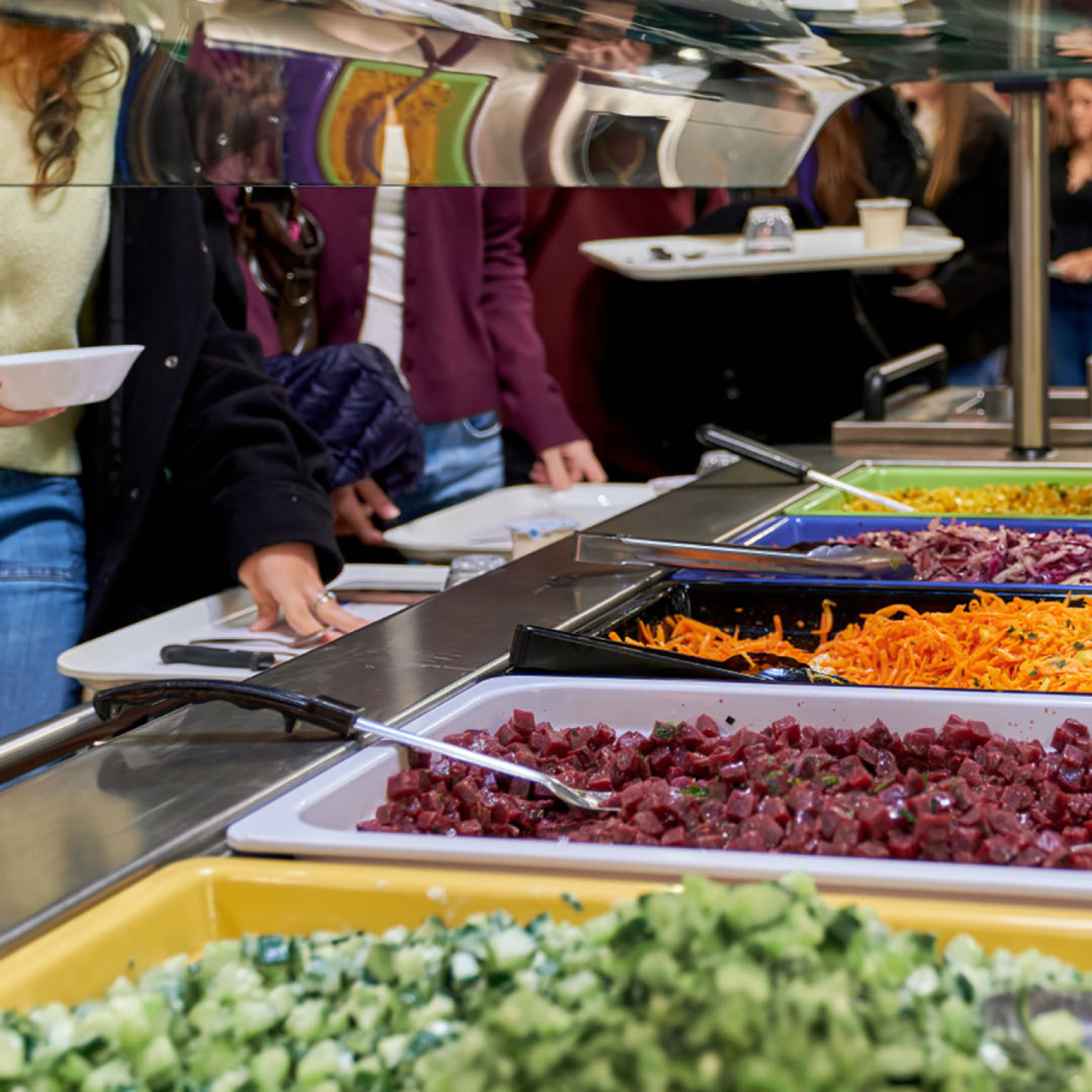 Salade bar du restaurant scolaire du lycée Vaclav Havel à Begles (33)