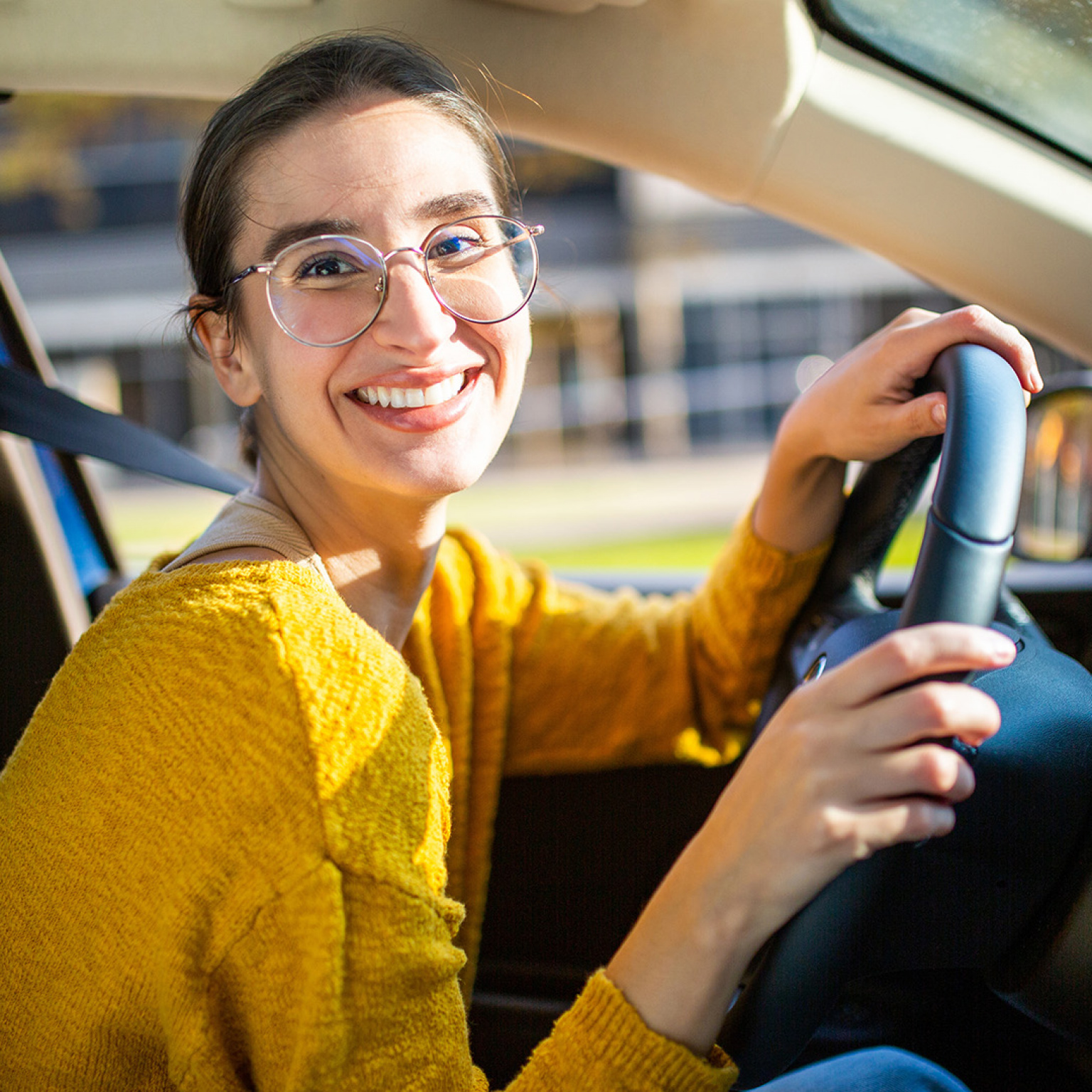 Jeune fille au volant