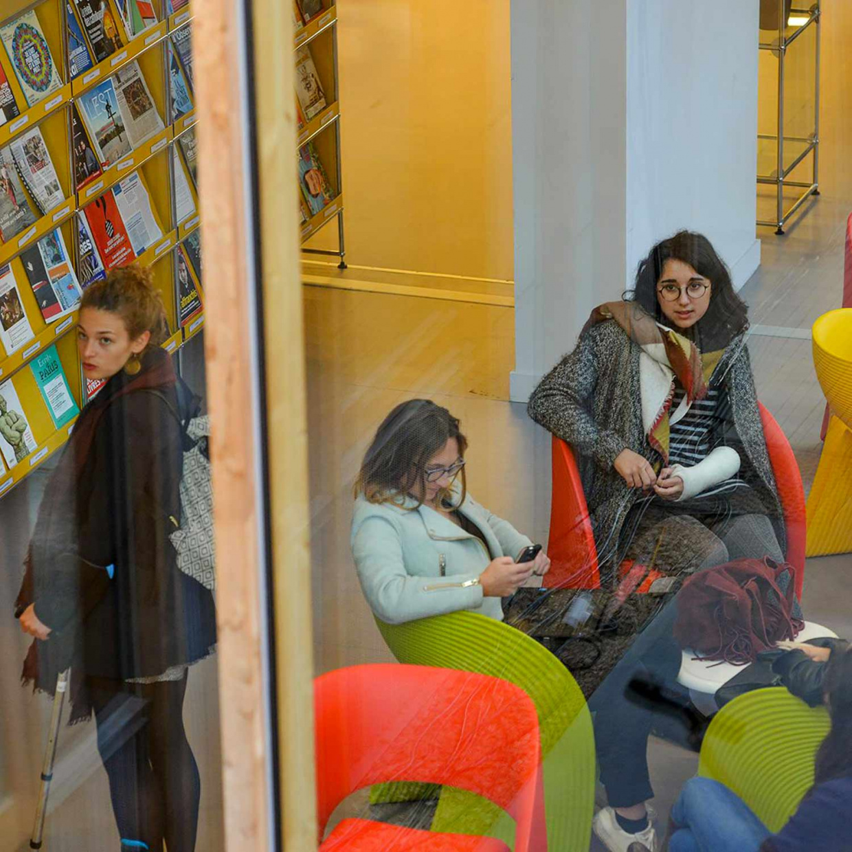 Photo d'étudiantes dans les locaux de Sciences Po