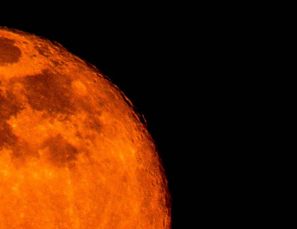 Didascalies 2022 - lune rousse