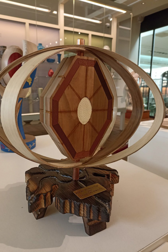 Trophées Rugby - 3e prix - L’essai des Barots. Bois et cuir