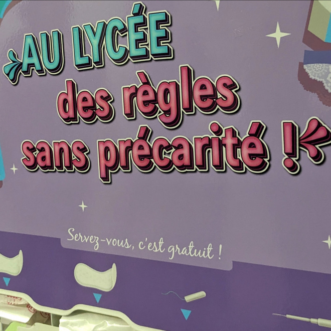Précarité menstruelle : les distributeurs de protections lèvent le tabou