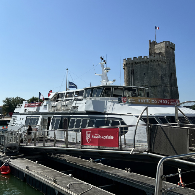 Réservez votre visite à bord du navire des métiers